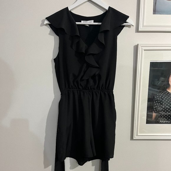 EVERYTHING MUST GO: BCBG GENERATION ROMPER - Picture 1 of 3